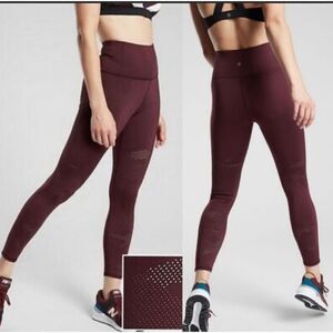 Athleta Persistence Camo Laser Cut 7/8 Tight in Antique Burgundy Size XS